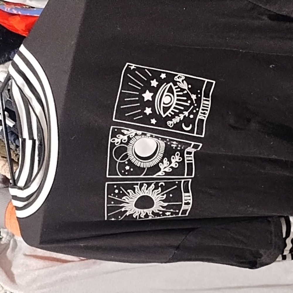 Halfshirt with taro type icons